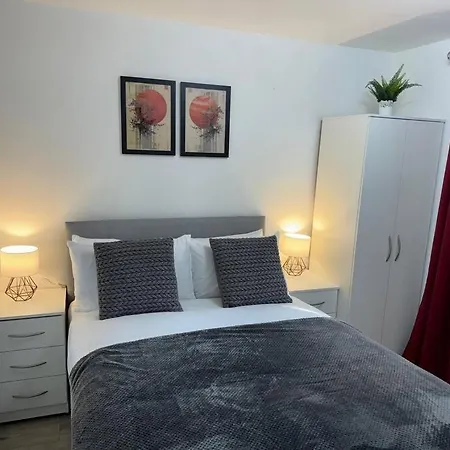 Immaculate House Apartment *