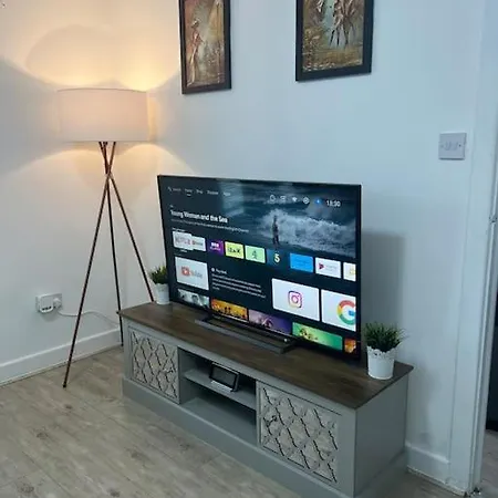 Apartment Immaculate House