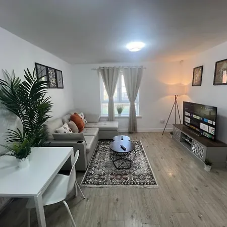 Apartment Immaculate House