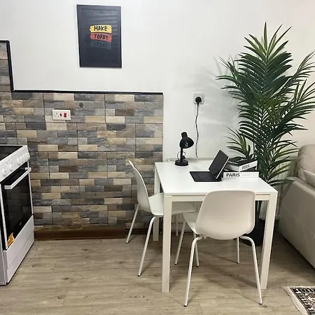 Immaculate House Apartment *